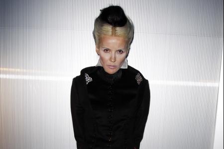 Daphne Guinness: Kleider-Auktion für guten Zweck